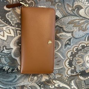 Lauren Ralph Lauren
Leather Continental Wallet